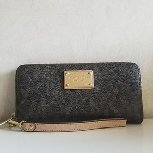 Michael Kors Jet Set Wristlet- Brown